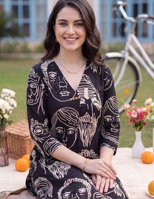 women printed regular cotton kurta with trousers 2