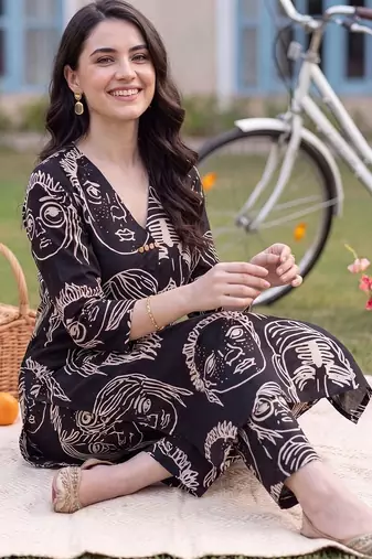 women printed regular cotton kurta with trousers