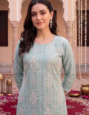 women ethnic motifs embroidered regular thread work kurta with trousers & with dupatta 2