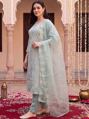 women ethnic motifs embroidered regular thread work kurta with trousers & with dupatta 3