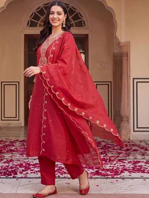 women ethnic motifs embroidered regular thread work kurta with trousers & with dupatta 1