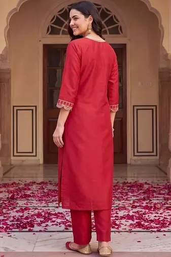 women ethnic motifs embroidered regular thread work kurta with trousers & with dupatta