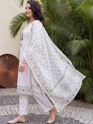 women ethnic motifs embroidered regular thread work cotton kurta with trousers & with dupatta 5