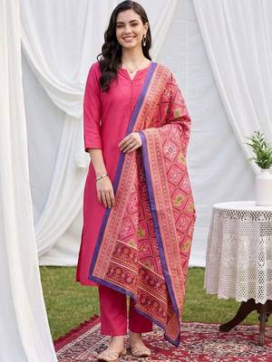women ethnic motifs regular kurta with trousers & with dupatta 1