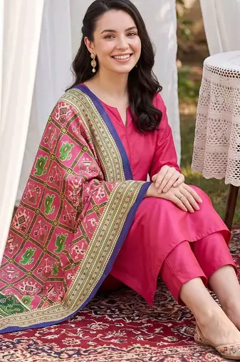 women ethnic motifs regular kurta with trousers & with dupatta