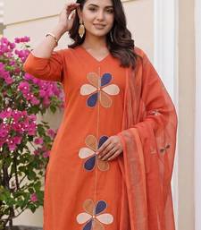 women floral embroidered regular cotton kurta with trousers & with dupatta