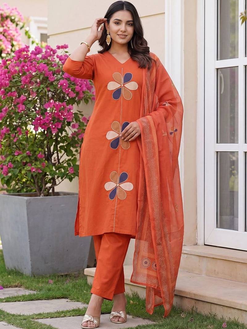 women floral embroidered regular cotton kurta with trousers & with dupatta