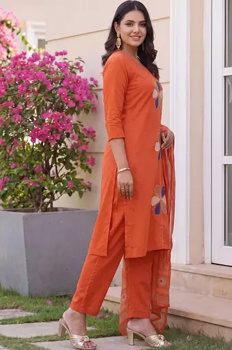 women floral embroidered regular cotton kurta with trousers & with dupatta