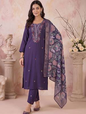women floral embroidered regular thread work kurta with trousers & with dupatta 1