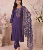 women floral embroidered regular thread work kurta with trousers & with dupatta