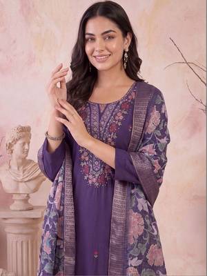 women floral embroidered regular thread work kurta with trousers & with dupatta 2