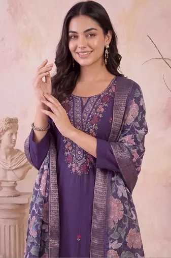women floral embroidered regular thread work kurta with trousers & with dupatta