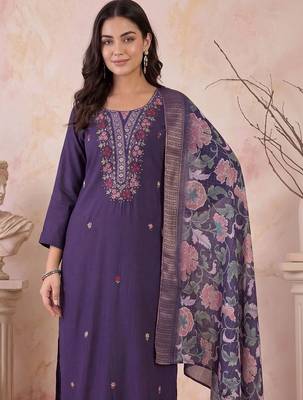 women floral embroidered regular thread work kurta with trousers & with dupatta 3