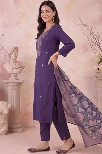 women floral embroidered regular thread work kurta with trousers & with dupatta