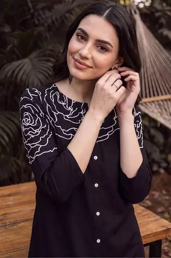 women floral printed regular cotton kurta with trousers