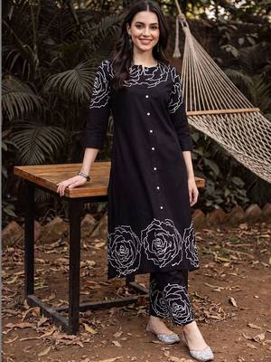 women floral printed regular cotton kurta with trousers 5