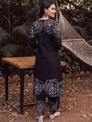 women floral printed regular cotton kurta with trousers 6