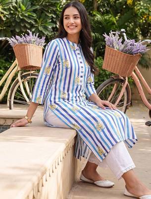 women floral printed regular cotton kurta with palazzos 5