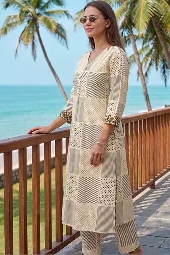 women printed regular cotton kurta with trousers