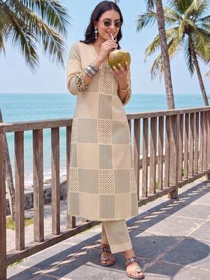 women printed regular cotton kurta with trousers 4