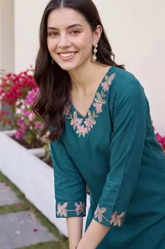 women floral embroidered regular thread work kurta with trousers