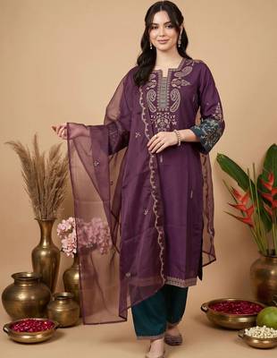 women ethnic motifs embroidered regular kurta with trousers & with dupatta 1