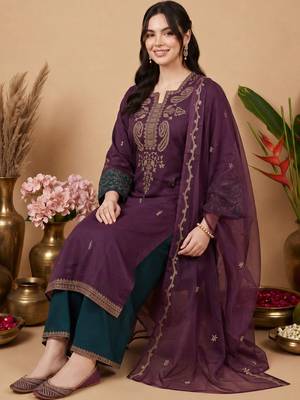 women ethnic motifs embroidered regular kurta with trousers & with dupatta 6
