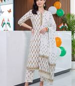 women floral printed regular cotton kurta with trousers & with dupatta