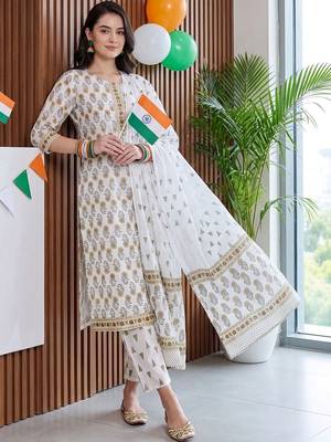 women floral printed regular cotton kurta with trousers & with dupatta 3