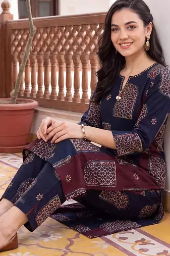 women ethnic motifs printed regular cotton kurta with trousers