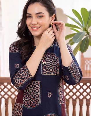 women ethnic motifs printed regular cotton kurta with trousers 4