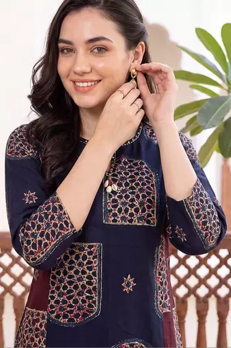 women ethnic motifs printed regular cotton kurta with trousers