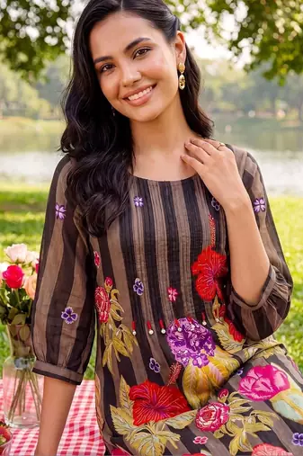 women floral printed regular cotton kurta with trousers