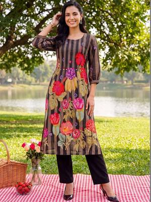 women floral printed regular cotton kurta with trousers 4