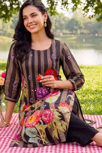 women floral printed regular cotton kurta with trousers