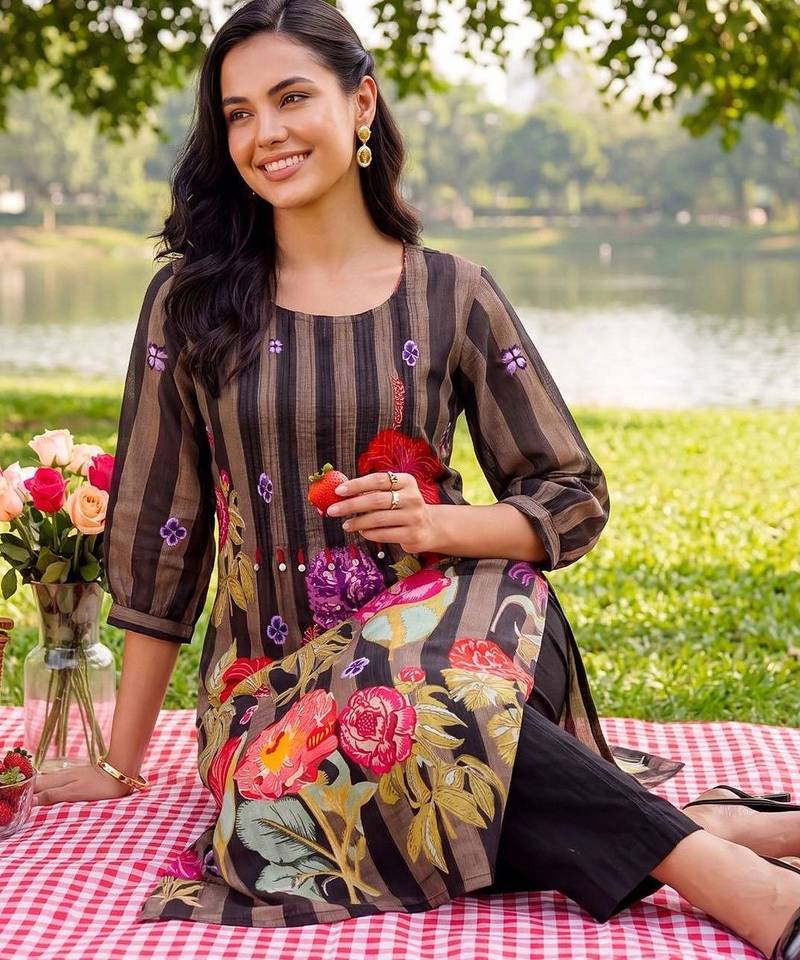 women floral printed regular cotton kurta with trousers
