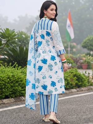 women floral printed regular cotton kurta with trousers & with dupatta 6