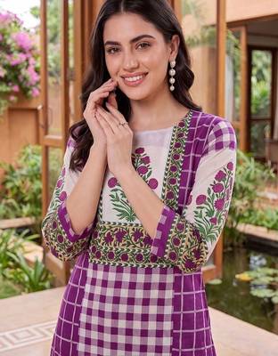 women printed regular cotton kurta with trousers 2