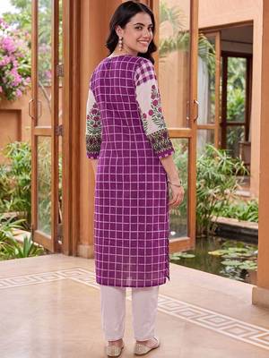 women printed regular cotton kurta with trousers 3