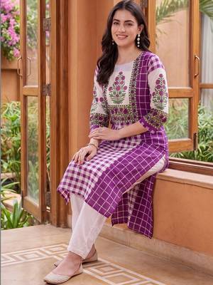 women printed regular cotton kurta with trousers 4