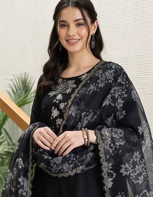 women ethnic motifs embroidered regular thread work kurta with trousers & with dupatta 2
