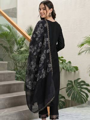women ethnic motifs embroidered regular thread work kurta with trousers & with dupatta 4