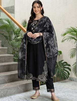 women ethnic motifs embroidered regular thread work kurta with trousers & with dupatta 6