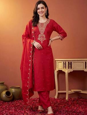 women ethnic motifs embroidered regular kurta with trousers & with dupatta 5