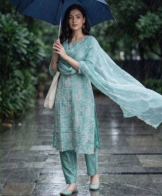 women ethnic motifs embroidered regular thread work kurta with trousers & with dupatta 1