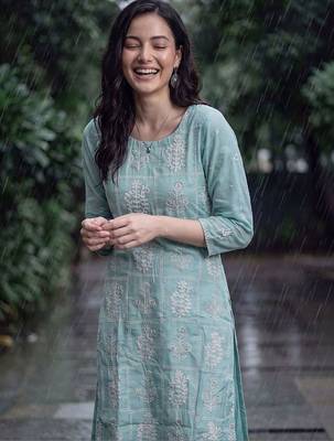 women ethnic motifs embroidered regular thread work kurta with trousers & with dupatta 2