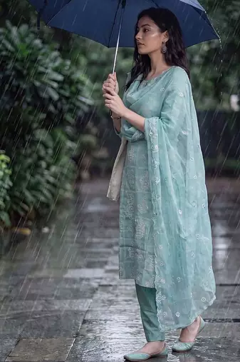 women ethnic motifs embroidered regular thread work kurta with trousers & with dupatta