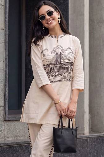 women printed regular kurta with trousers