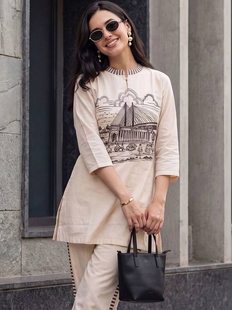 women printed regular kurta with trousers
