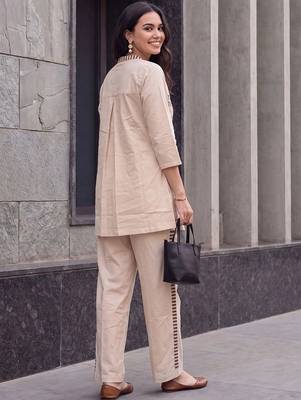 women printed regular kurta with trousers 2